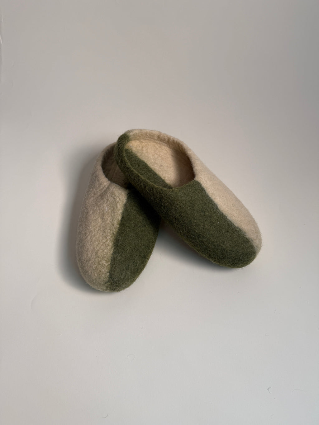 Handmade Himalayan yak wool slippers — Forest Green & Cream (white background)